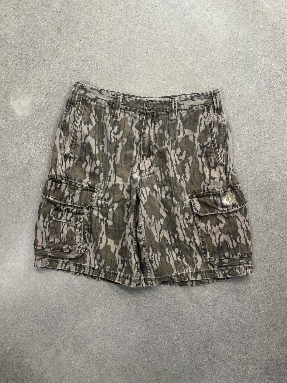 Vintage Mossy Oak Bottomland Cargo Camo Shorts - 32”
